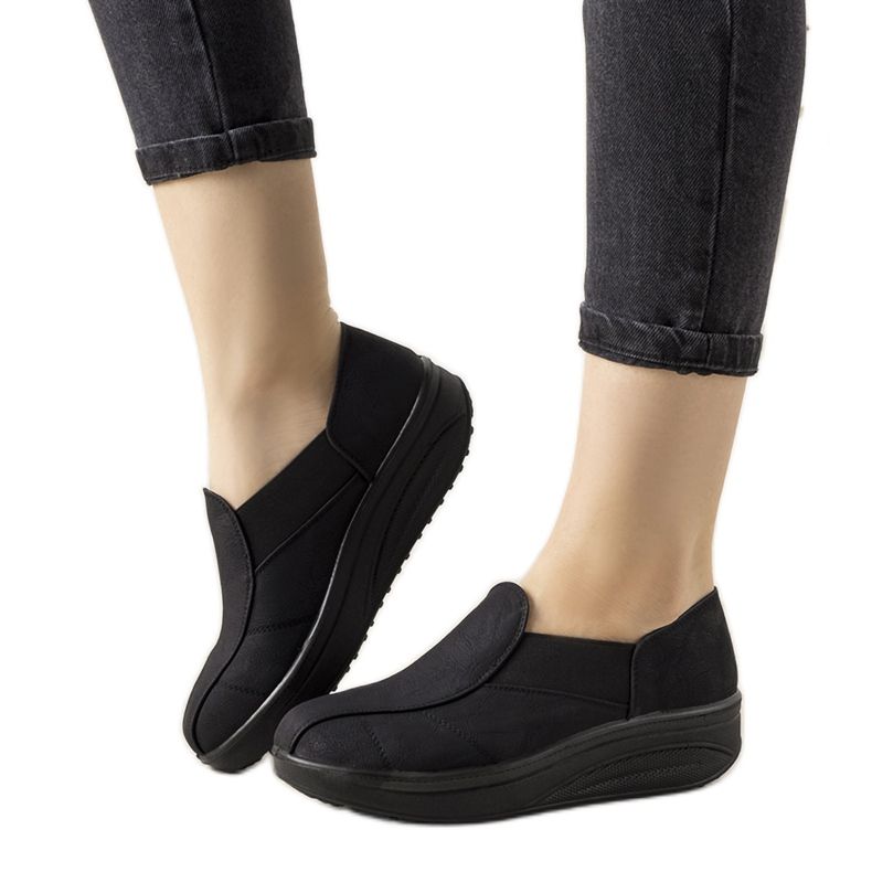 Scarpe nere su suola alta Spike nero