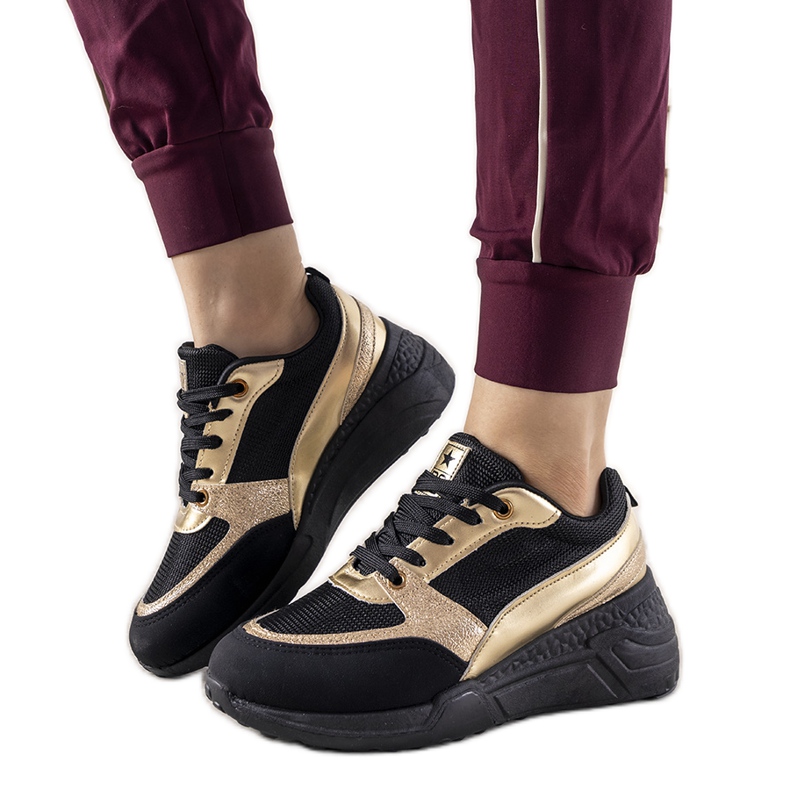Sneakers nere con inserti oro Montessori nero d'oro