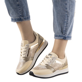 Sneakers beige con motivo a pelle di serpente di Frances d'oro