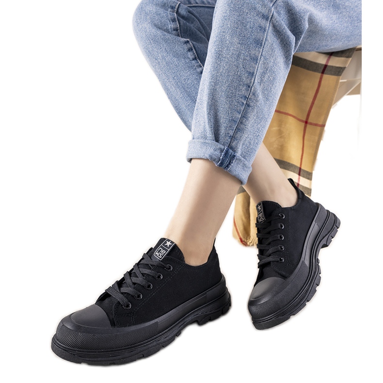 Sneakers nere su una spessa suola Beat nero