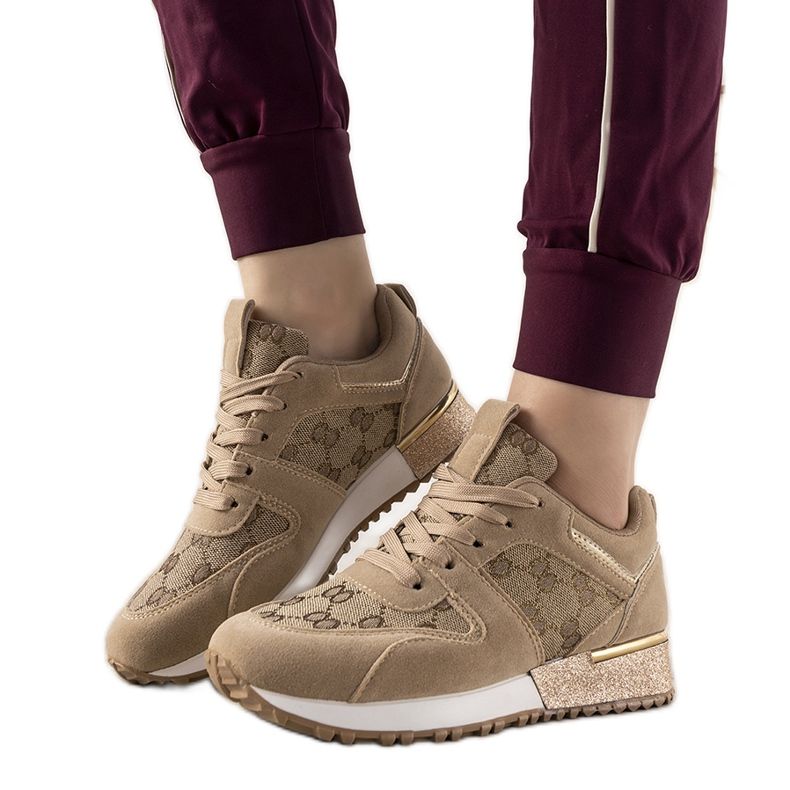 Sneakers beige con accessori Moves dorati d'oro