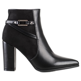 Ideal Shoes Eleganti stivali neri in Spitz nero