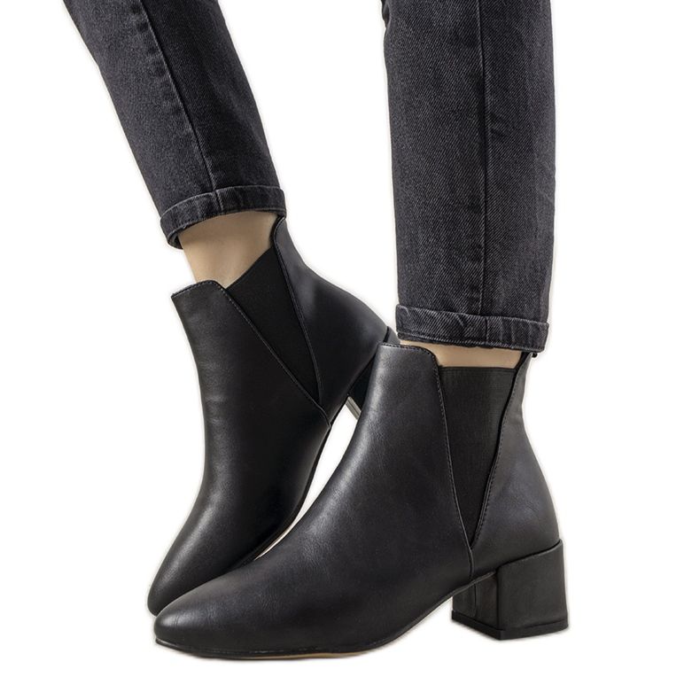 Stivaletti neri da donna con elastico Solano nero