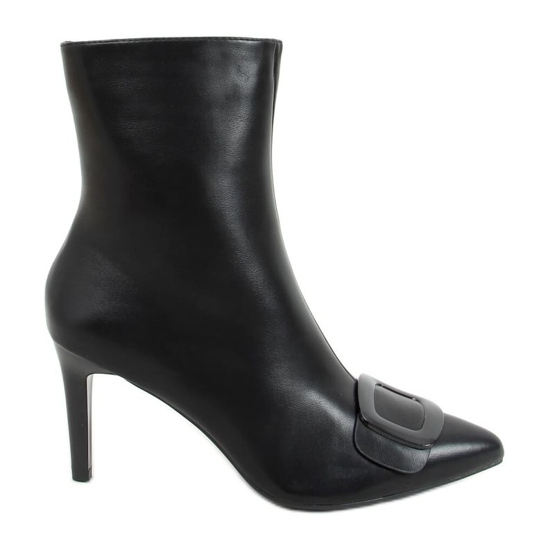 Stivali neri su una spilla UK65P Black nero