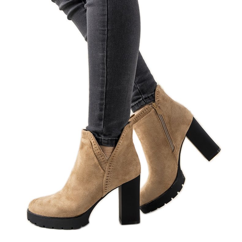 Stivali beige sul post Bushido