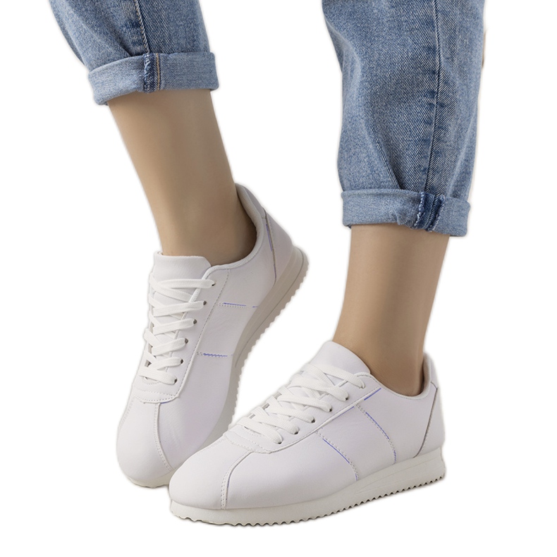 Sneakers bianche di Bobbi bianca