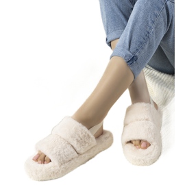 Pantofole da donna beige con elastico e pelliccia Rosales