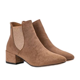 Stivaletti Ana kaki su un post beige marrone cachi