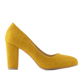 Décolleté di senape sul palo di Tahlia giallo