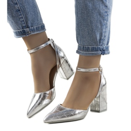 Décolleté argento sul post di Davies