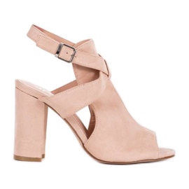 Stivali color crema sul post di Lovely Thing beige