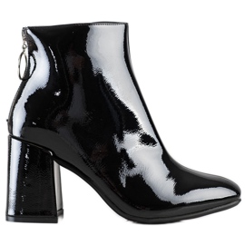 Lucky Shoes Stivali laccati sul post nero