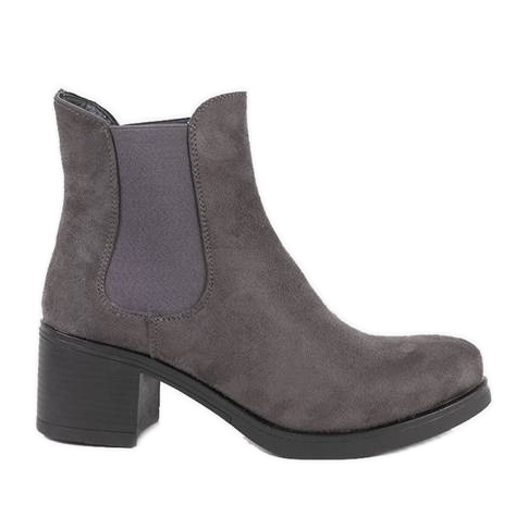 Stivali grigi sul post di Tina Grey grigio