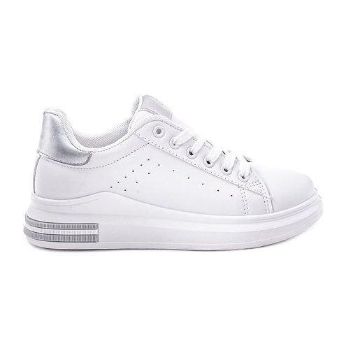 Le sneakers bianche con suola piatta di Nikki bianca d'argento