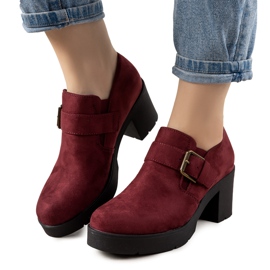 Scarpe brogue bordeaux sul posto di Leonie rosso