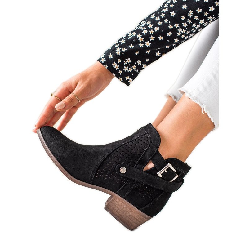 Erynn Stivali traforati nero