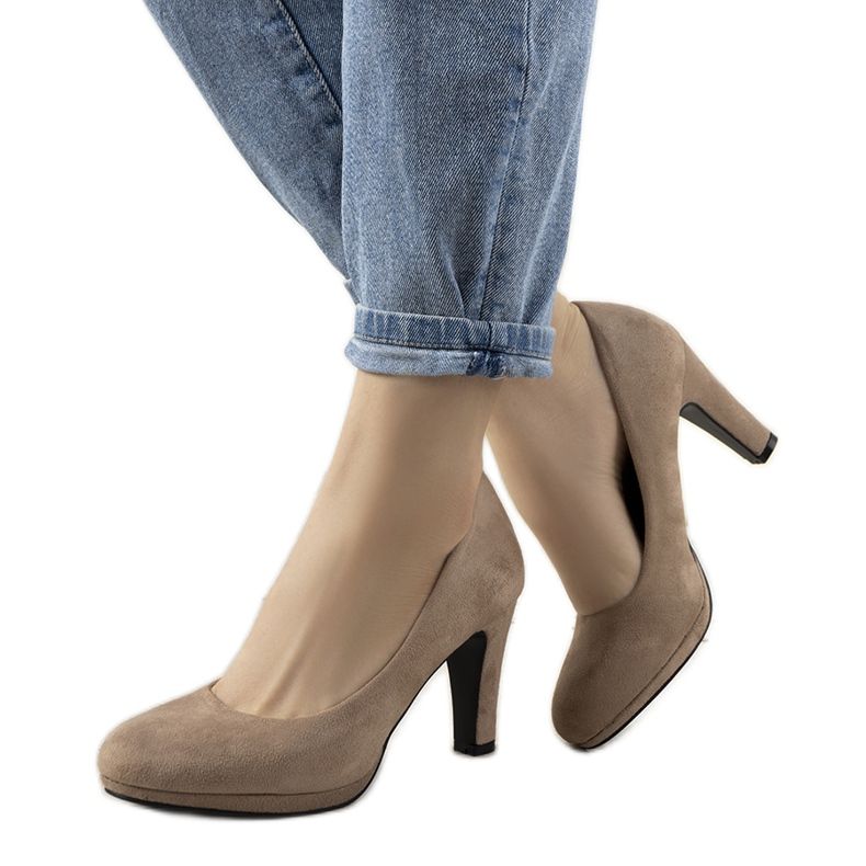 Décolleté beige su pilastro in ecopelle Sara