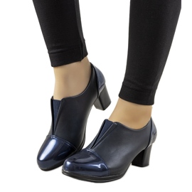 Scarpe blu navy sul palo del Villareal