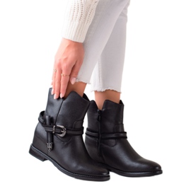 TRENDI Stivali con zeppa alla moda nero