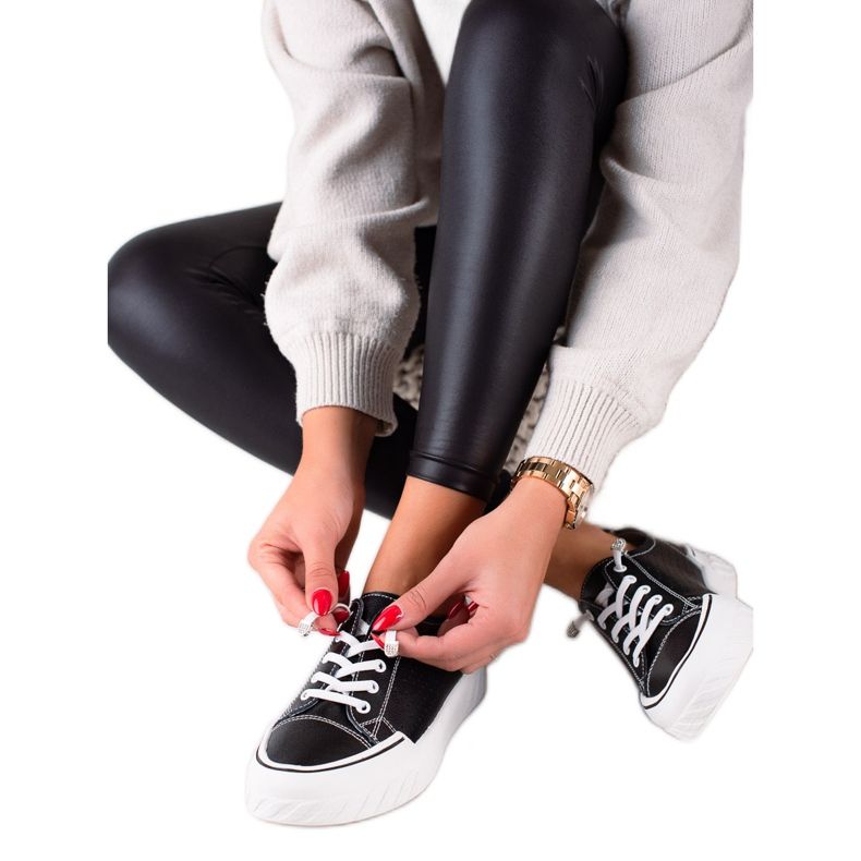 Vinceza Sneakers in pelle traforata nero