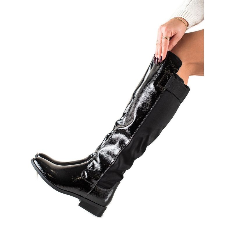 TRENDI Stivali laccati alla moda nero