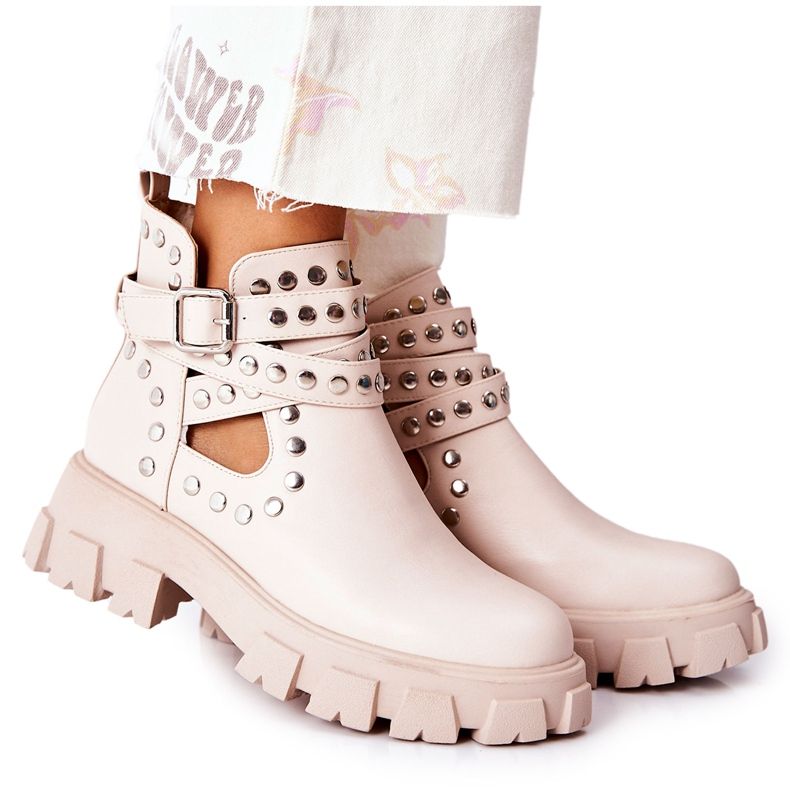 PG1 Operai Con Jet Su Una Piattaforma Vernelle Beige