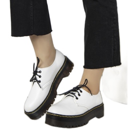 Scarpe bianche su una spessa suola Ronde bianco