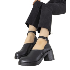 Scarpe nere sul palo di Christiane nero