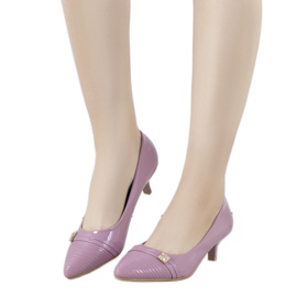 Pumps viola sul tacco basso di Molly