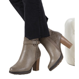 Stivaletti marroni sul post di Heredia marrone cachi