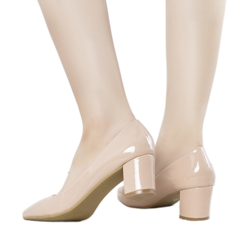 Décolleté beige sul palo di Harye