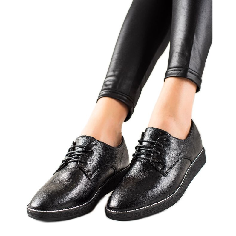 TRENDI Scarpe classiche lucide nero