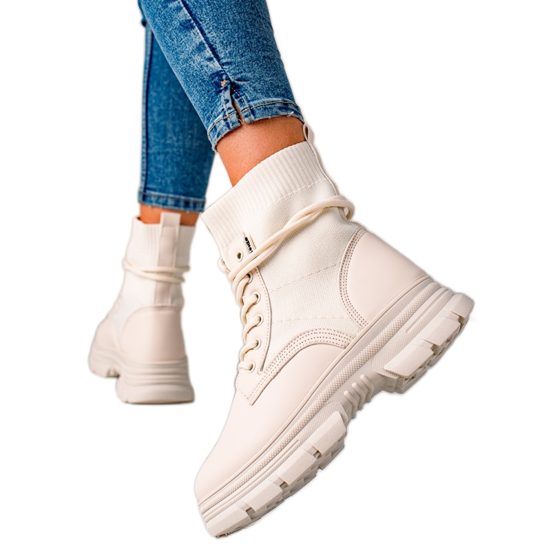 TRENDI Stivali beige stringati