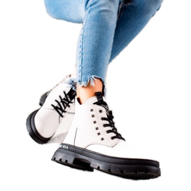 Filippo Stivaletti con plateau e lacci bianco