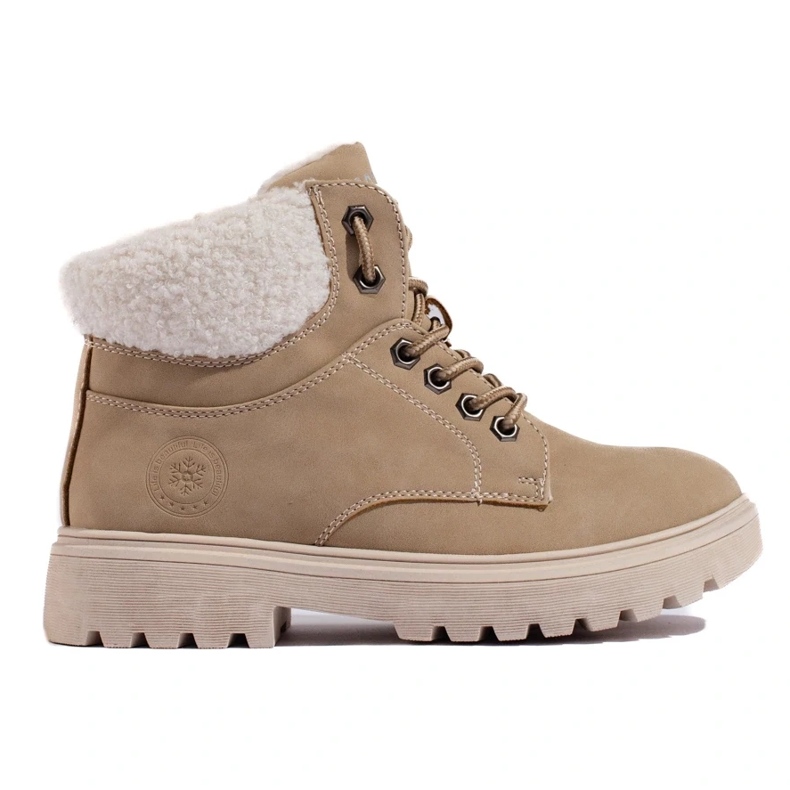 Trapper alla moda realizzati in ecopelle beige