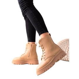 TRENDI Classiche scarpe da trekking marroni sulla piattaforma beige