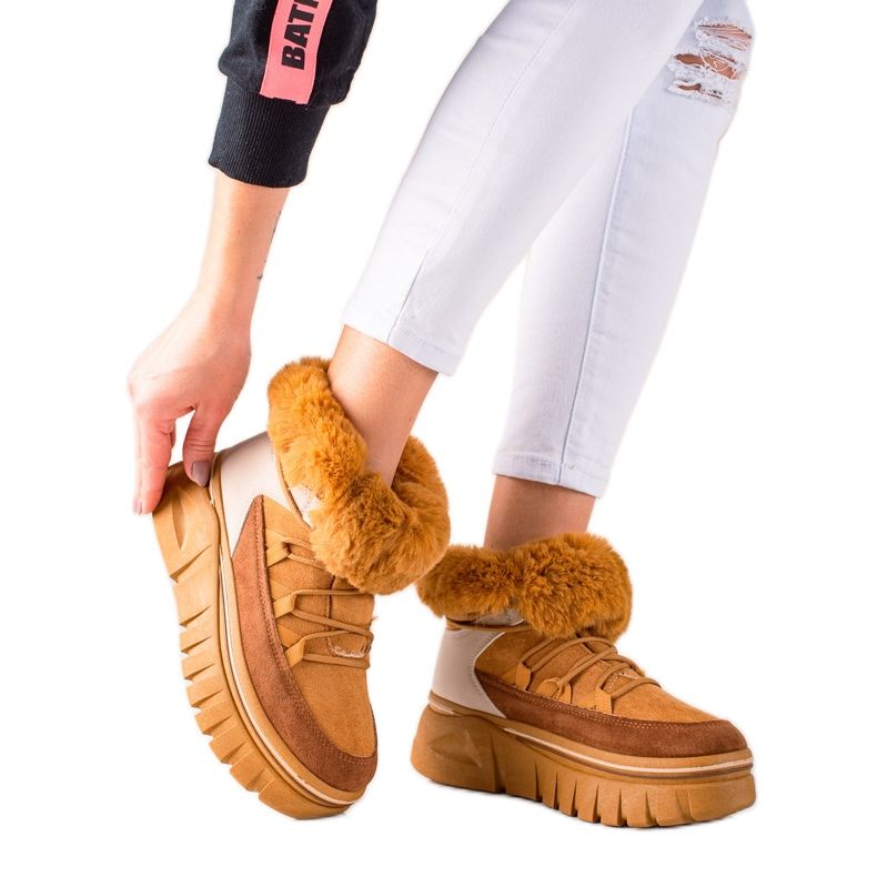 TRENDI Stivali da neve sulla piattaforma con pelliccia beige marrone