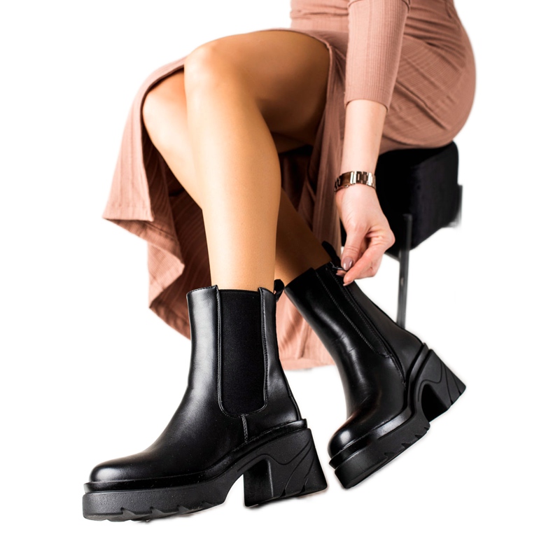 TRENDI Stivali su piattaforma beige nero
