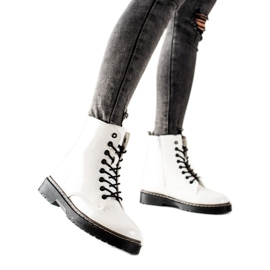 TRENDI Stivali isolati bianchi bianco