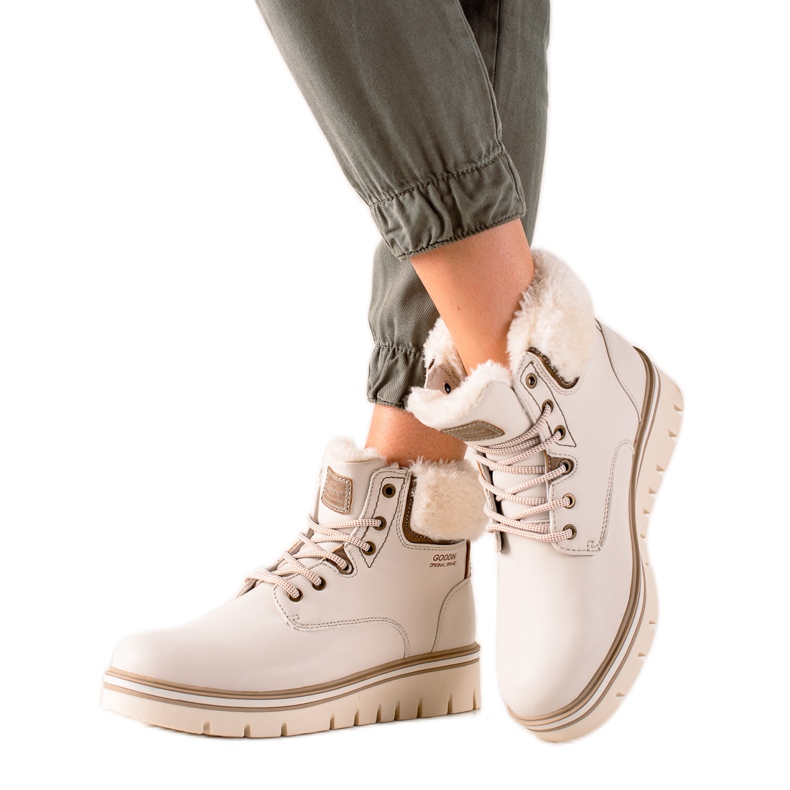 Goodin Trapper sulla piattaforma beige