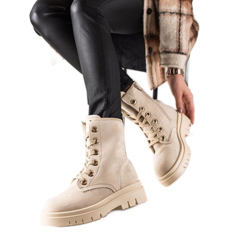 TRENDI Trapper in pelle scamosciata beige