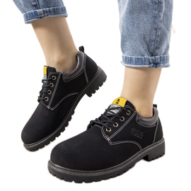 Scarpe nere su una spessa suola Pelland nero
