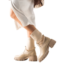 Ideal Shoes Stivali Jodhpur alla moda con catena beige