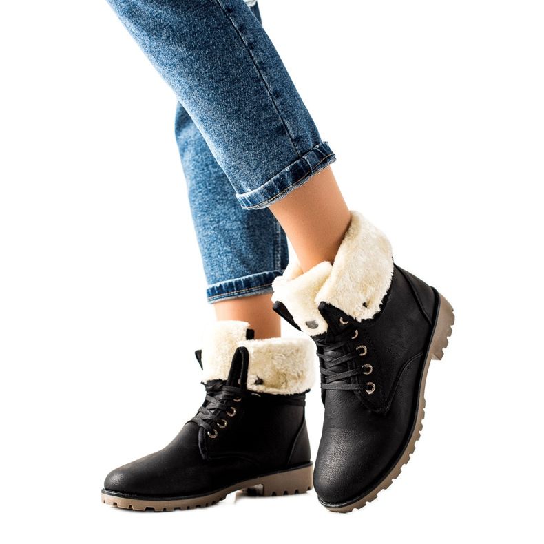 TRENDI Stivali neri con gambo arrotolato nero