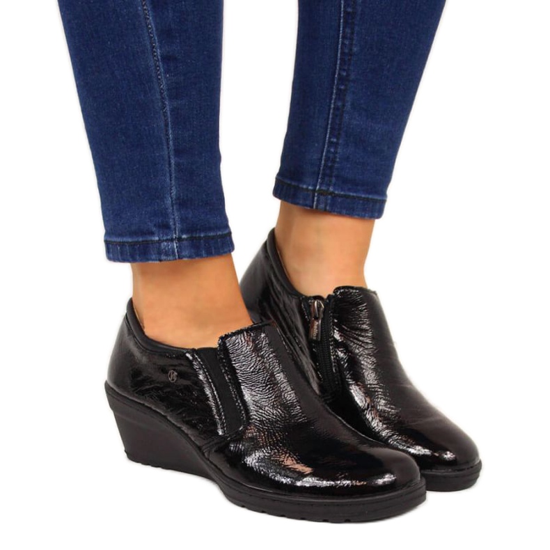 Scarpa in pelle laccata Helios W 389 nero