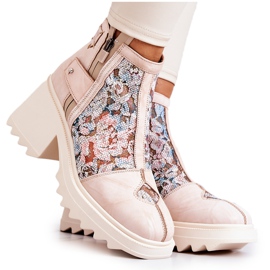 Stivali di pelle su una massiccia posta Maciejka Beige 05325-04