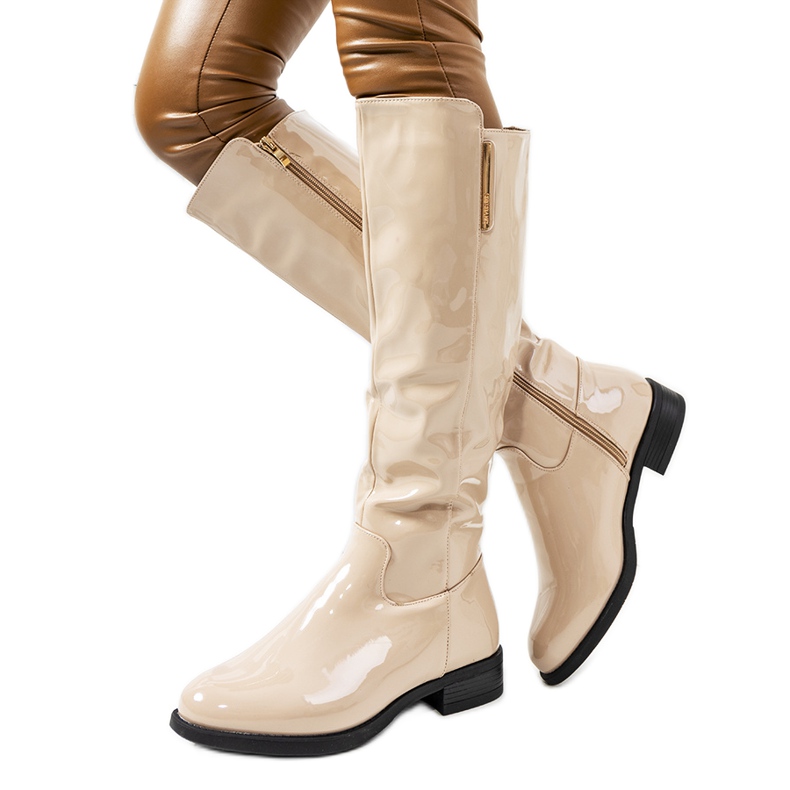 Stivali laccati beige di Lozada