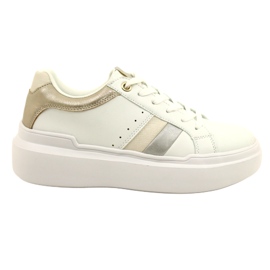 American Club Sneaker sportive femminili su una spessa suola bianca