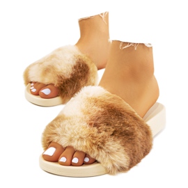 Ciabatte beige con pelliccia di Adelma