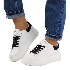 Sneakers bianche e nere sulla piattaforma Justar bianca